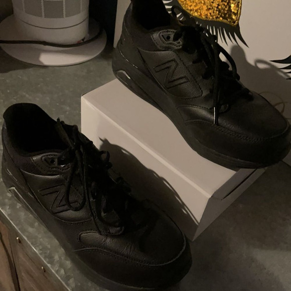 New Balance shoes - Picture 2 of 6